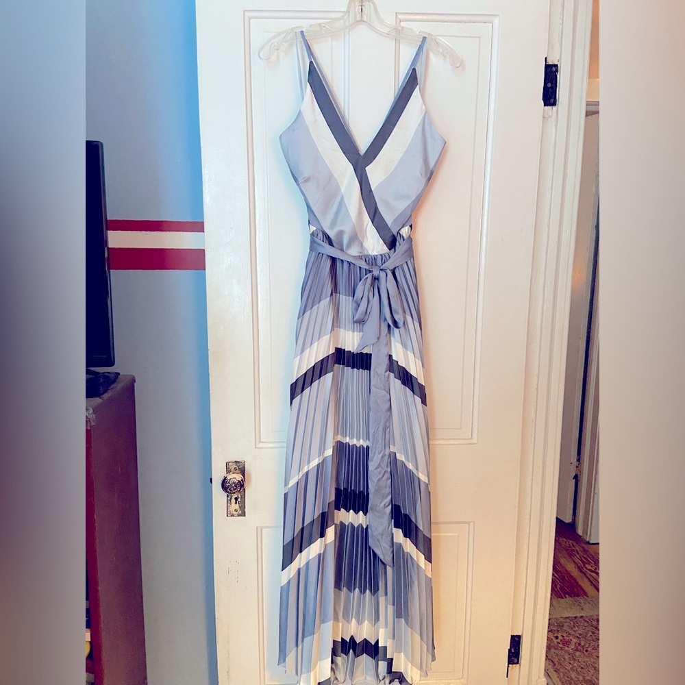 White House black market NEVER WORN maxi